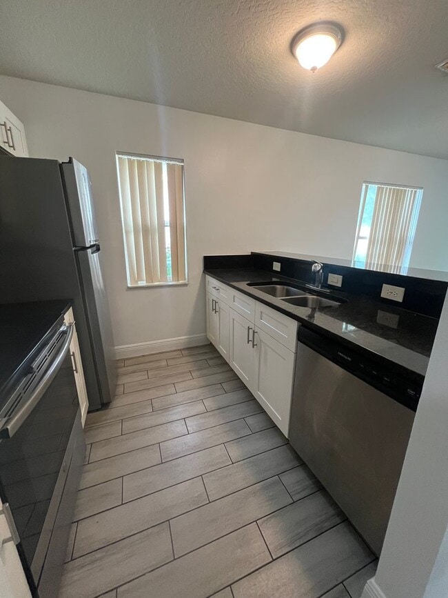 Building Photo - Beautiful 3-bedroom 2 bath single story home in SW Orlando near International Drive