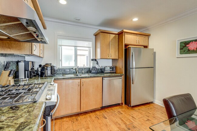 Building Photo - 1039 Coast Blvd