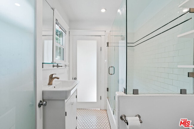 Building Photo - 6217 Poppy Peak Dr