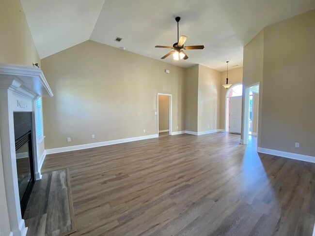 Building Photo - 4858 Somerset Dr
