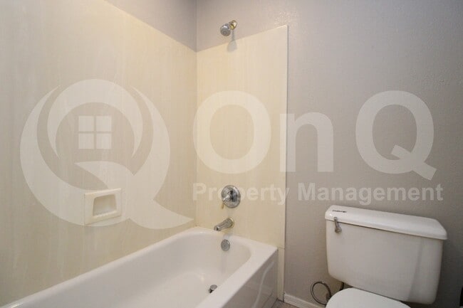 Building Photo - 5997 W Aurora Dr