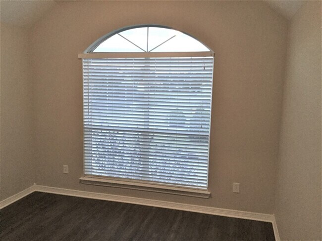 Building Photo - 2213 Perkins Crossing Dr
