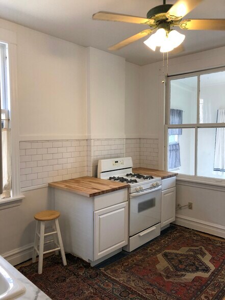 Kitchen - 1233 W Newport Ave