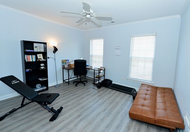 Building Photo - Beautiful Townhome/condo