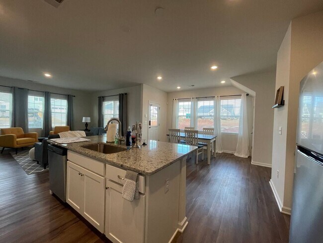 Building Photo - Furnished Townhome in Greer is Available