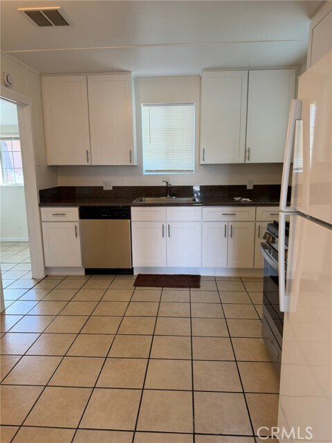 Building Photo - 44527 Date Ave