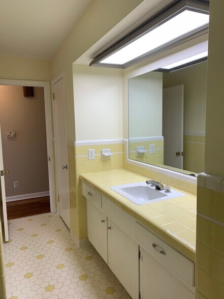 Building Photo - 2900 Newtown Pike