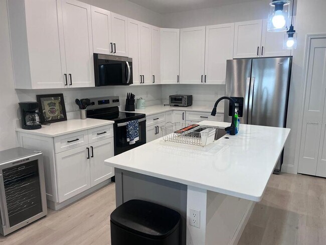 Building Photo - 1597 Kerman St