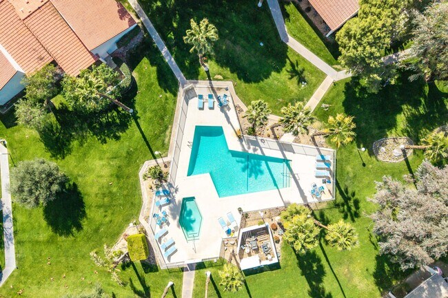 Building Photo - 2521 N Whitewater Club Dr