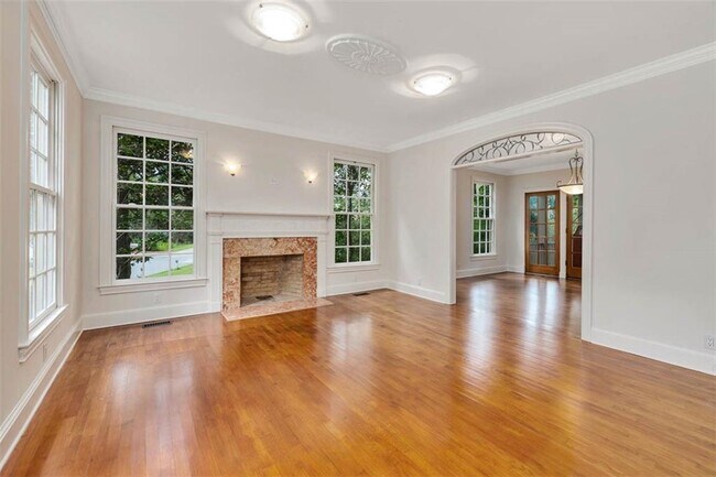 Building Photo - 210 Settlers Rd