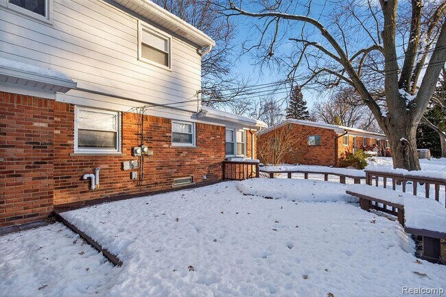 Building Photo - 126 Orchardale Dr