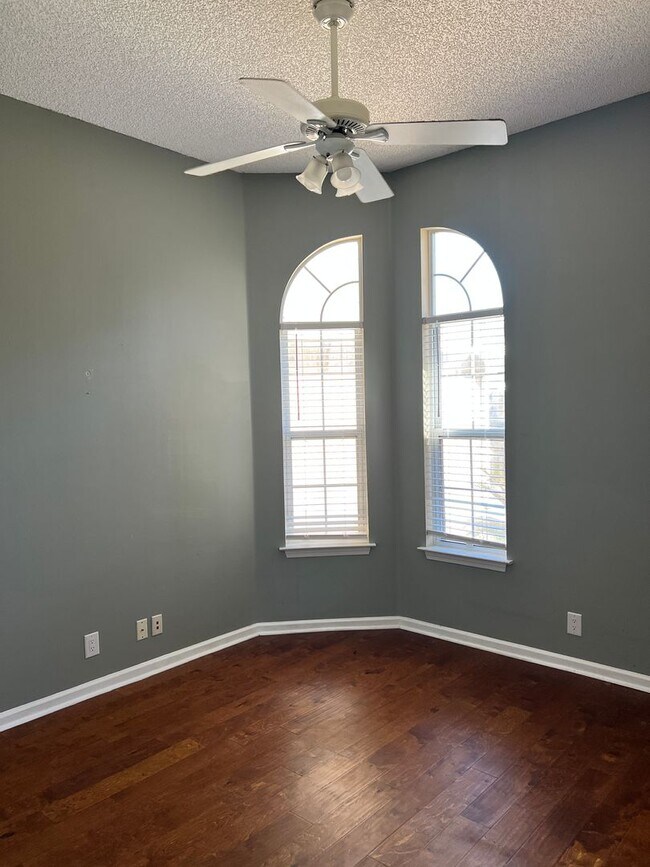 Building Photo - Four bedroom with a fenced in yard!