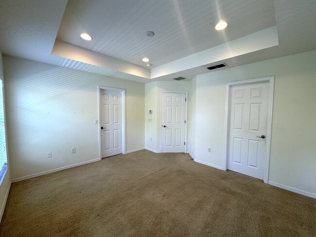 Building Photo - 10324 Fallsgrove St
