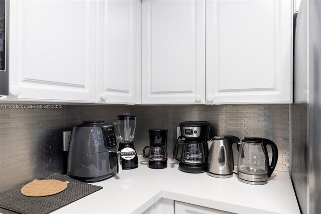 Building Photo - 19901 E Country Club Dr