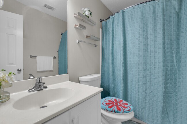 Building Photo - 136 Meadowside Ln