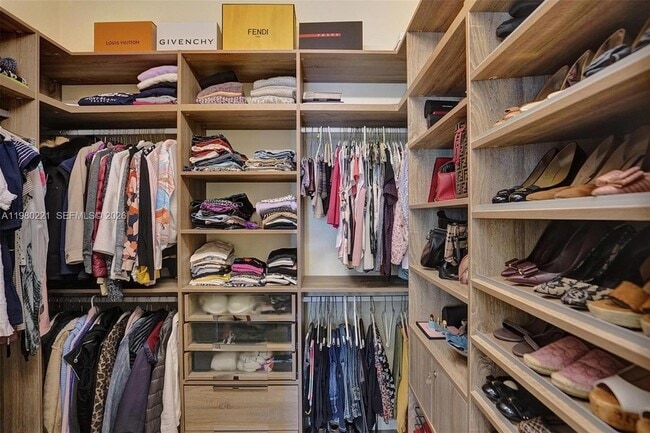 Building Photo - 1529 Shoreline Way