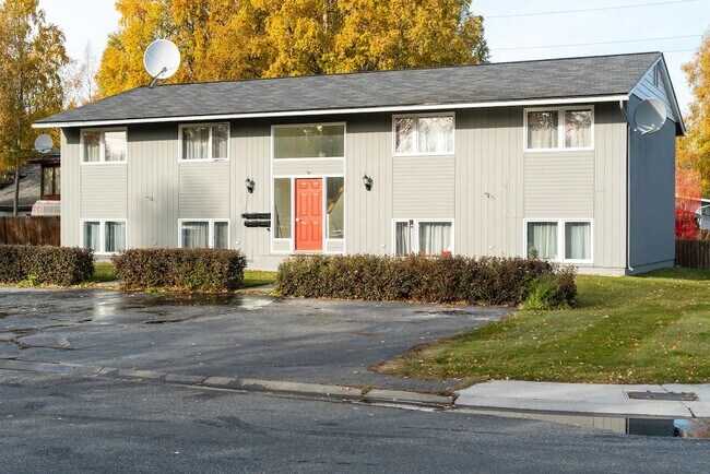 Building Photo - 2808 Jones Ave
