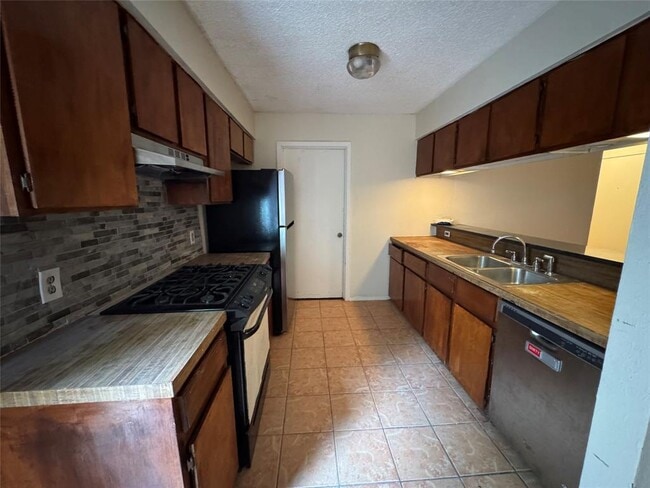 Building Photo - 10707 Lanshire Dr