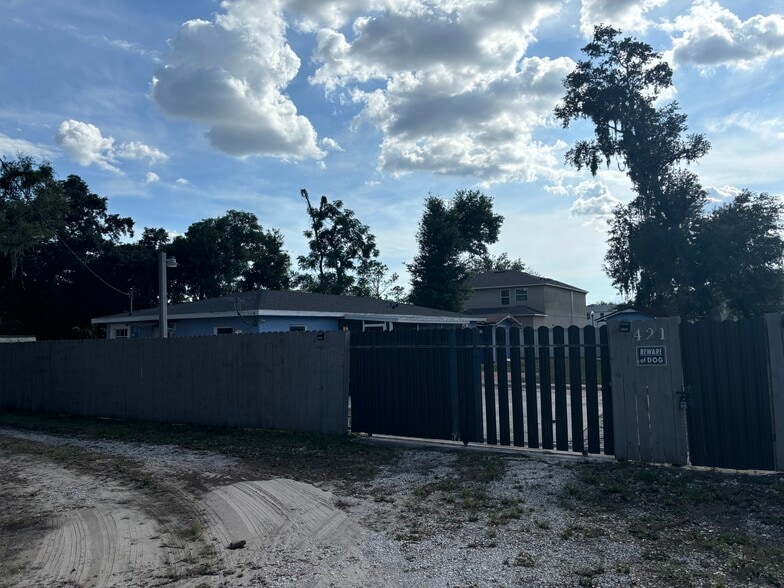 Building Photo - 421 Titian Rd