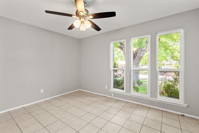 Building Photo - 10425 Quail Ridge Dr