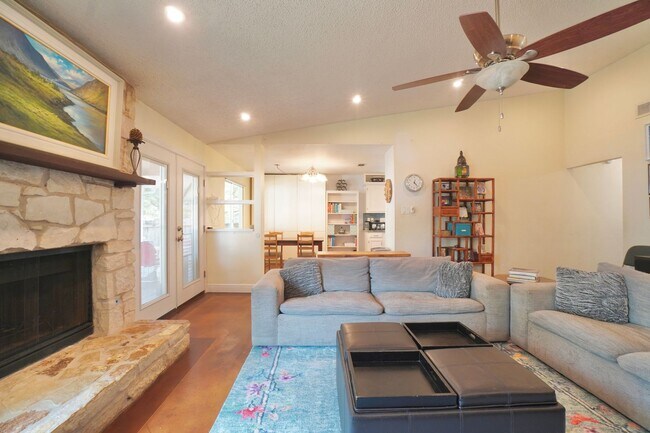 Building Photo - 4600 Pelham Dr
