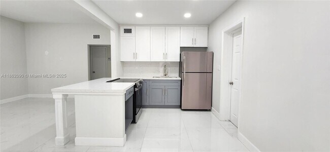 Building Photo - 830 NE 143rd St