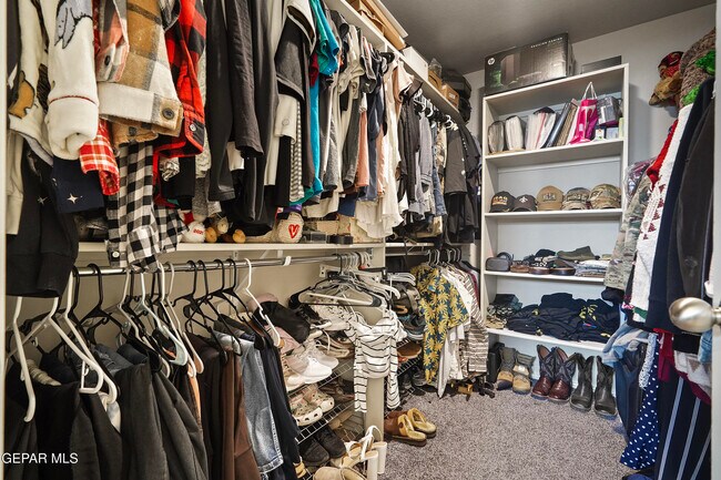 Building Photo - 956 Clapham St