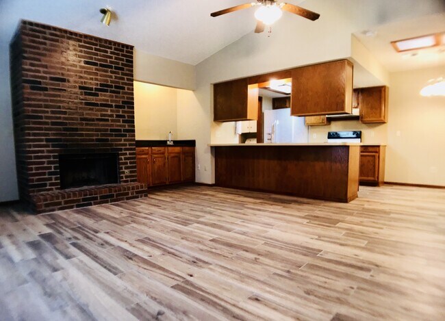 Primary Photo - Large 2BD 2BA Duplex in Edmond!!