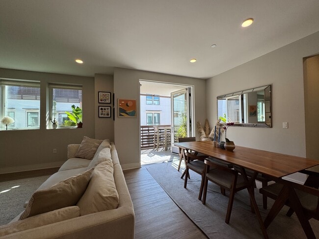 Building Photo - 6030 Seabluff Dr