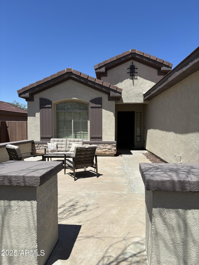 Building Photo - 41520 N River Bend Ct