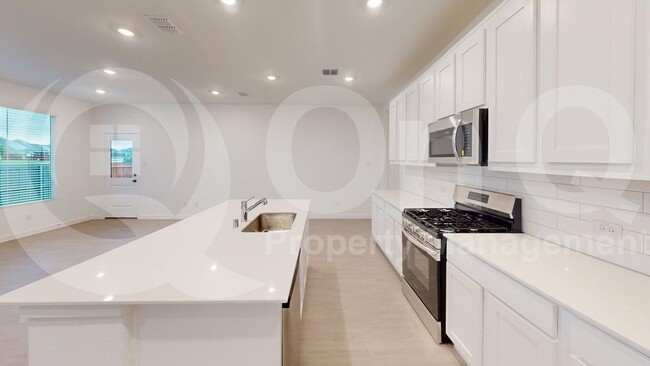 Building Photo - 726 Madrono Dr