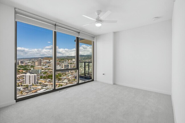 Building Photo - Sky Ala Moana West — 2 Bed / 2 Bath / 2 Pa...