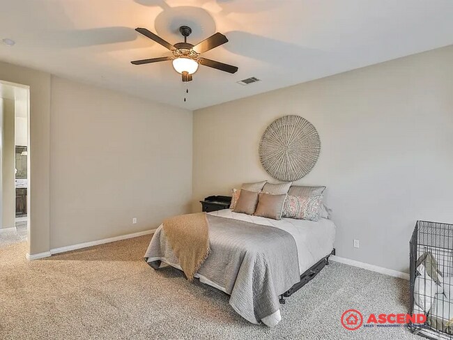 Building Photo - Stunning Home Near Frontier Highschool!