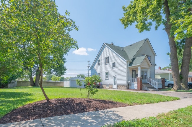 Building Photo - 23759 Carlisle Ave