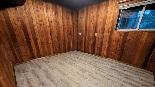 Building Photo - 4 BD/2BA Single Family Home in Dredge Lake area