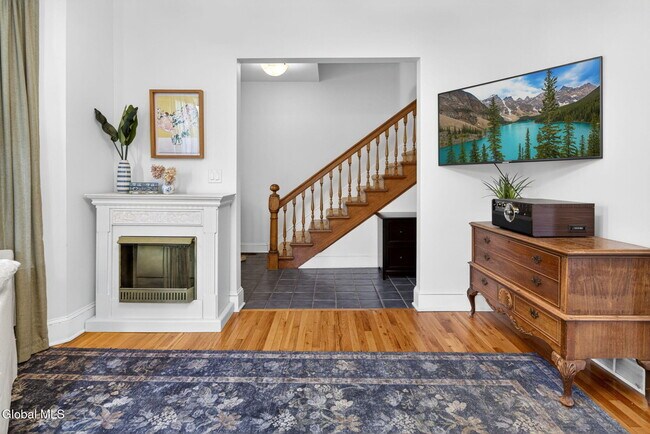 Building Photo - 194 Grand Ave