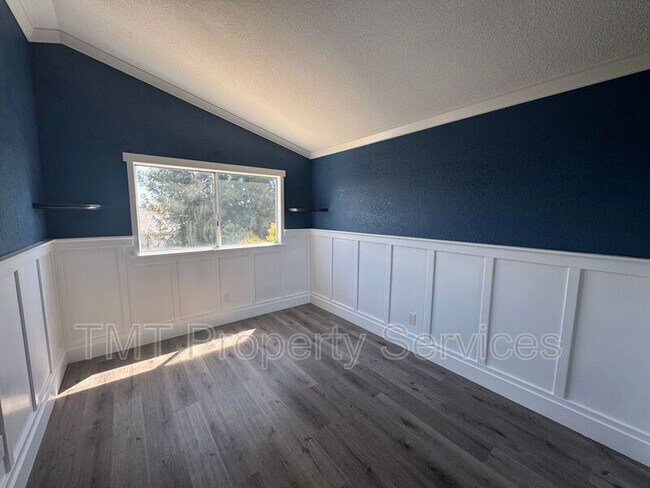 Building Photo - 5093 N Laguna Dr