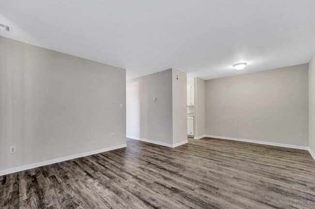 Building Photo - 1318 E Durst Ave