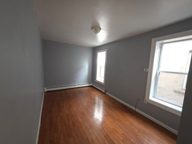 Building Photo - 554 Avenue C
