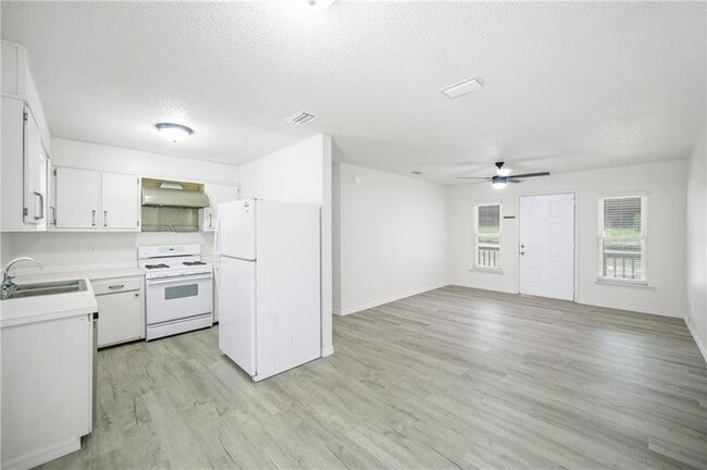 Building Photo - 4838 McCrary Rd