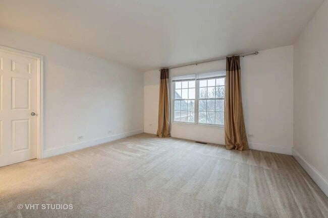 Building Photo - 22 Doral Dr