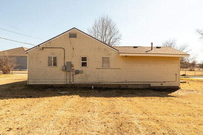 Building Photo - 3 BED/ 1 BATH IN UP AND COMING NEIGHBORHOOD