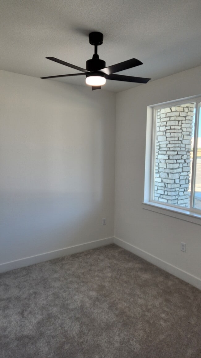 Building Photo - 10745 Lewanee Pt