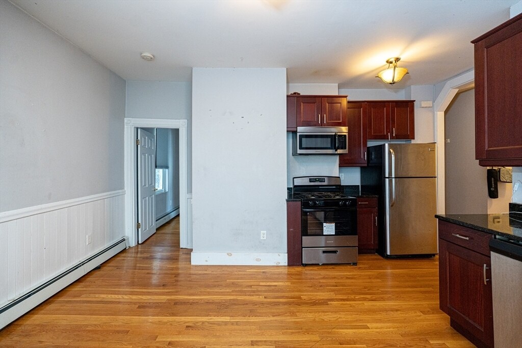 Building Photo - 63 Mozart St