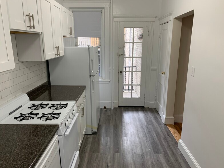 Building Photo - 11 Vinal St