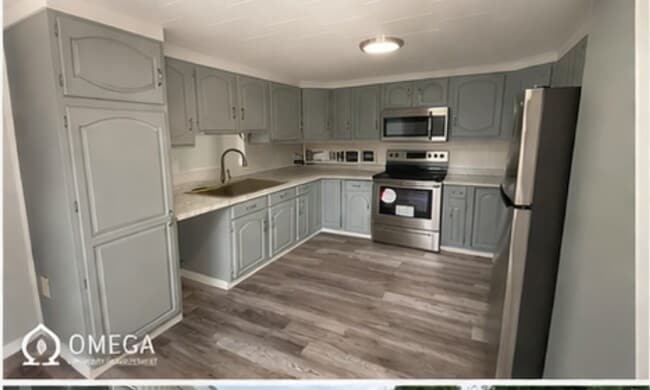 Building Photo - 13 Elm St