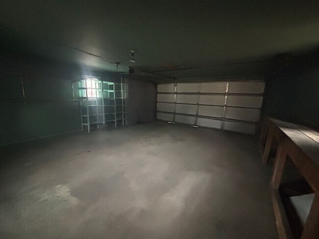 Building Photo - 419 W 5th Ave