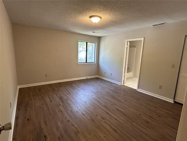 Building Photo - 288 Heathersett Dr