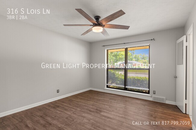 Building Photo - 316 S Lois Ln