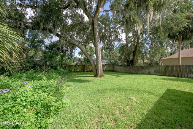 Building Photo - 6118 Del Rio Dr
